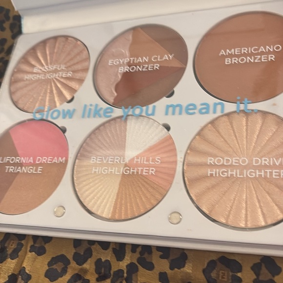 NWT Ofra large On the Glow highlighting & bronzing Palette $149 - Picture 8 of 9